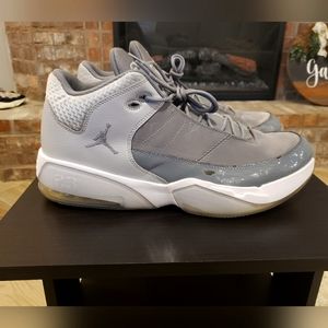 Jordan Max Aura 3 Wolf Grey